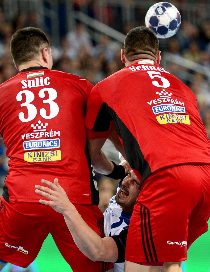 Prevarili ih: Dobili ovrhu zbog struje, a imaju jednu žarulju...