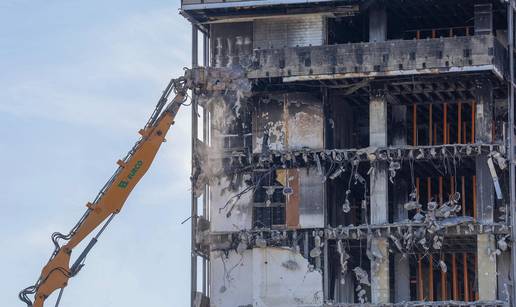 FOTO Bagerima ru&scaron;e dijelove katova sa zgrade Vjesnika