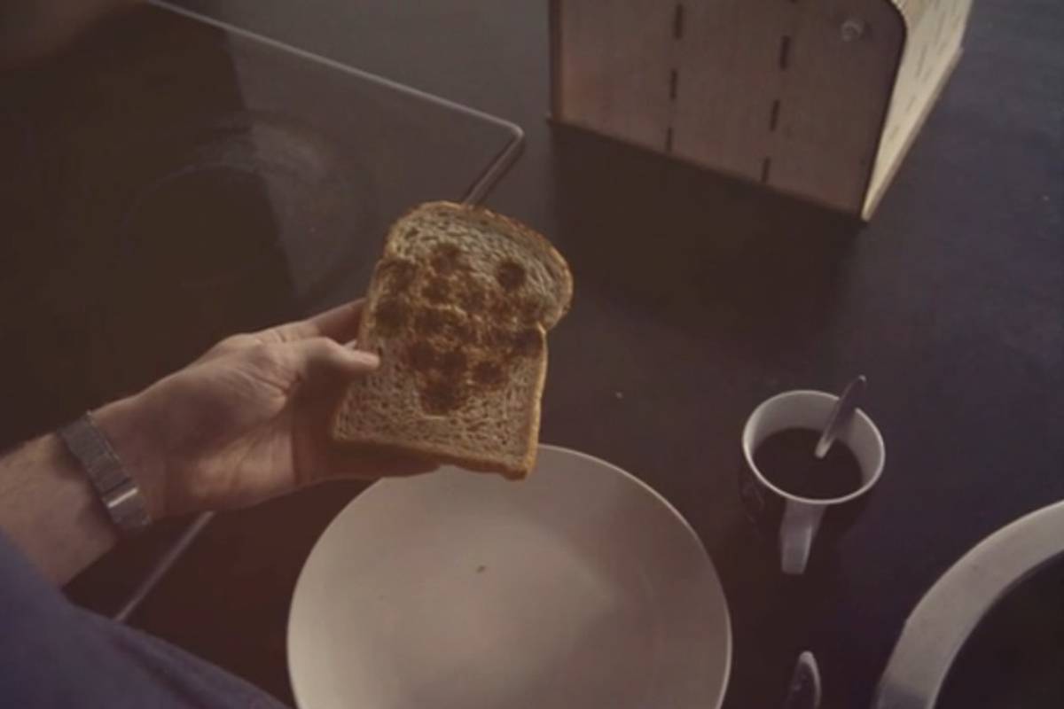 Ovaj toster će vam ispeći fini kruh i na njemu dati sliku dana