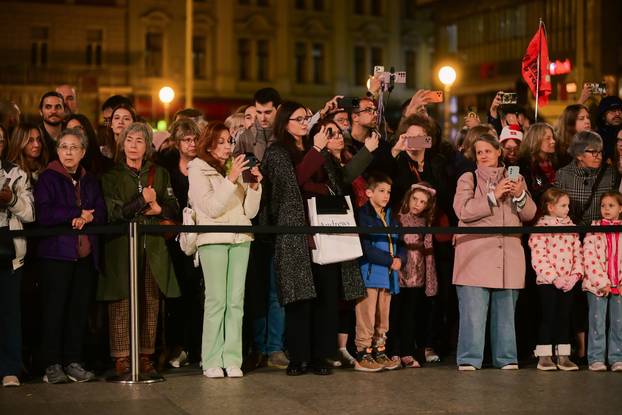 Zagreb: Tradicionalni plesovi s mačevima koji se stoljećima prenose na otoku Korčuli