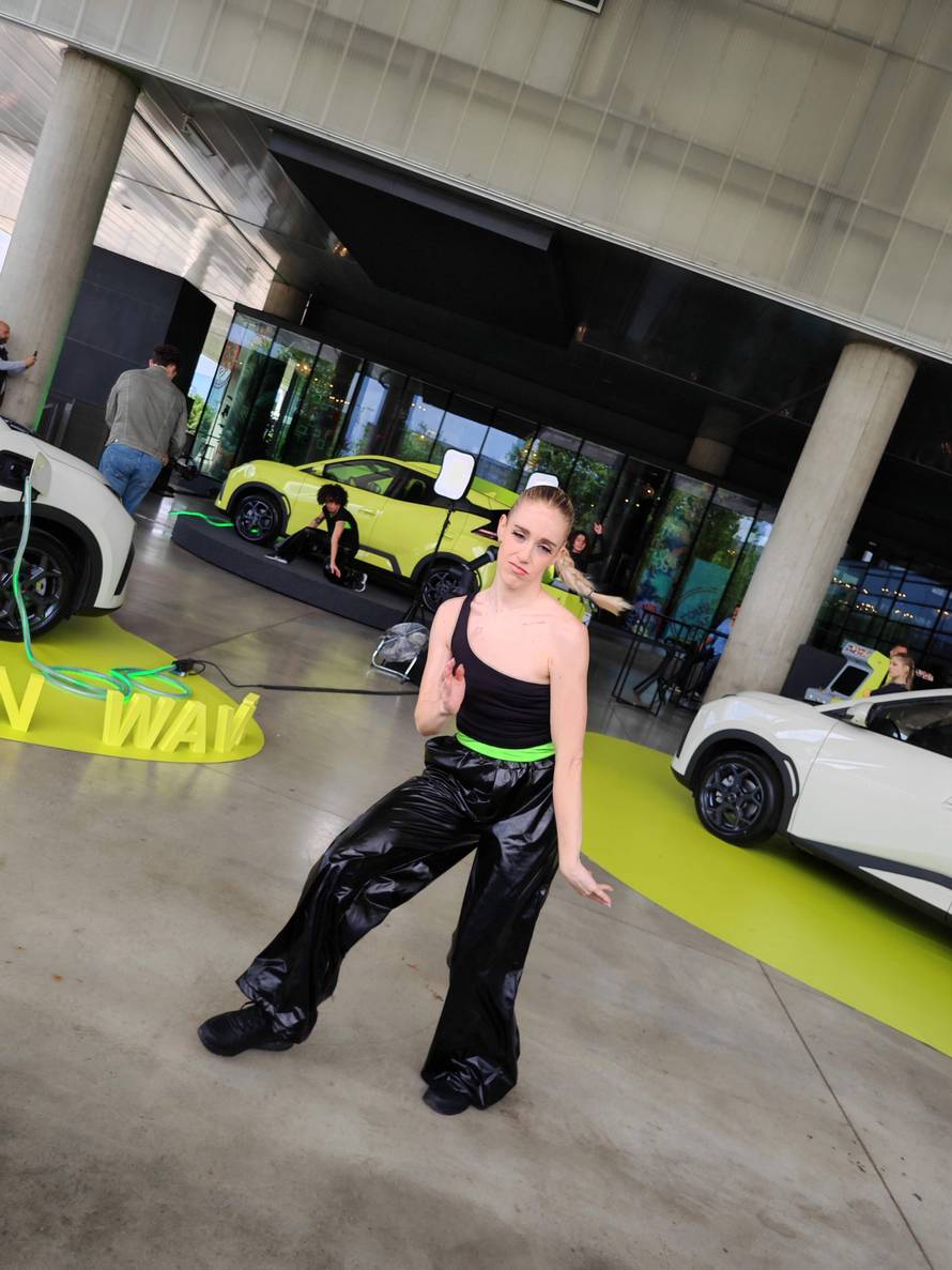 Pokazao kako mu kineski auto izgleda nakon 220.000 km u 2 godine. Premiumi na aparatima