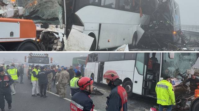 Užasne scene iz Turske: Sudarili se pa stali. Pokosila ih tri busa, kamion i više auta, 11 je mrtvih!