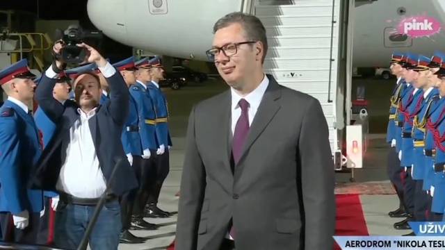 Scholzov automobil stajao u zračnoj luci. Vučić: 'Kad bi netko objasnio, što sada čekaju...'