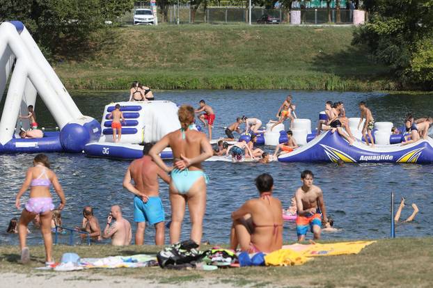 Karlovac: Osvježenje u rijeci Korani