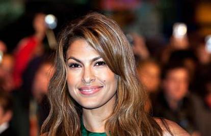 Eva Mendes ne misli da je zgodna već samo prosječna 