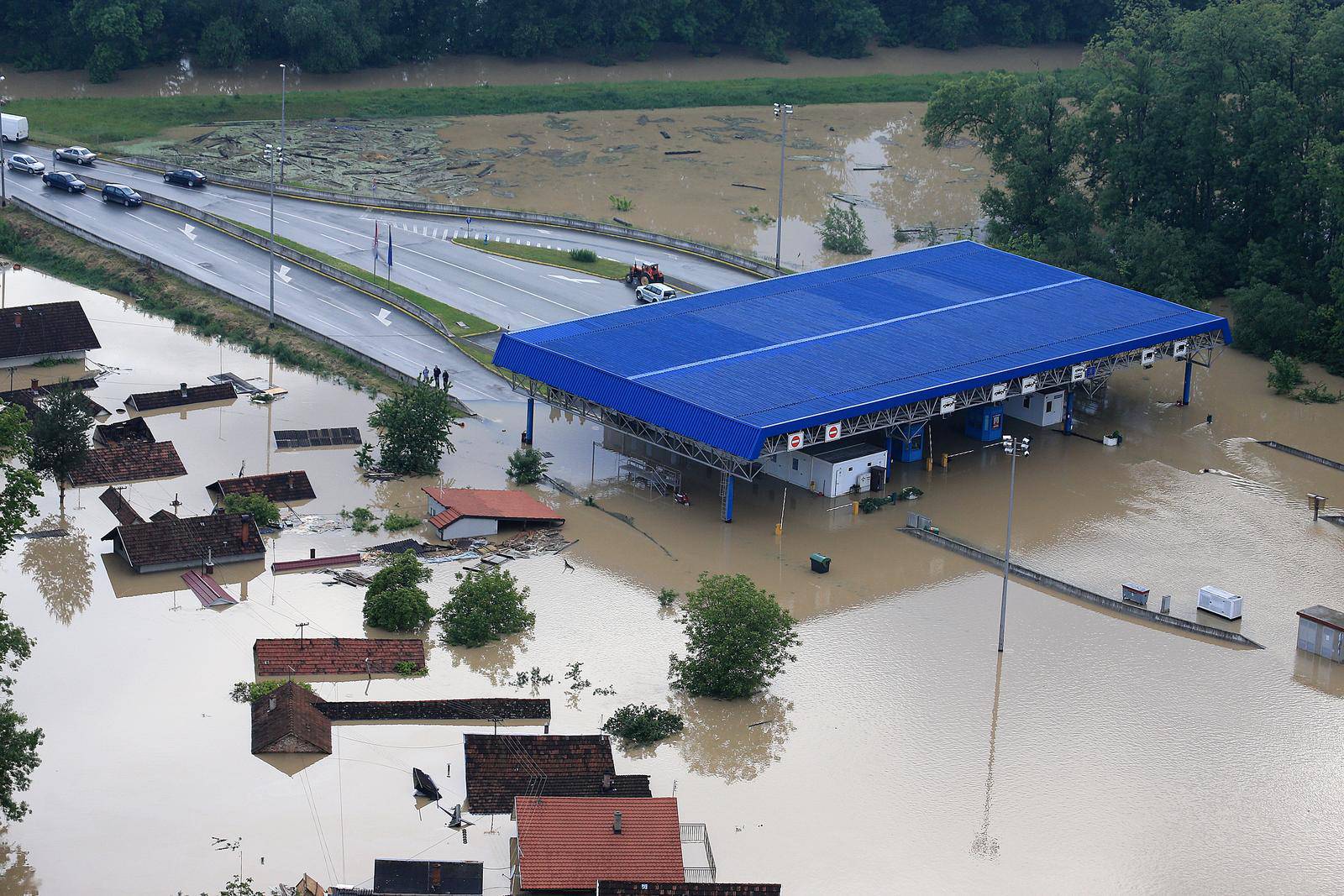 Osma godišnjica katastrofalne poplave u Gunji - Pogled iz zraka