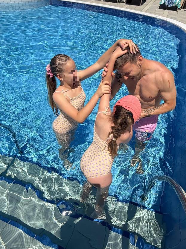 FOTO Rakitić i Raquel su pozirali u kupaćima: Ljeto može početi...