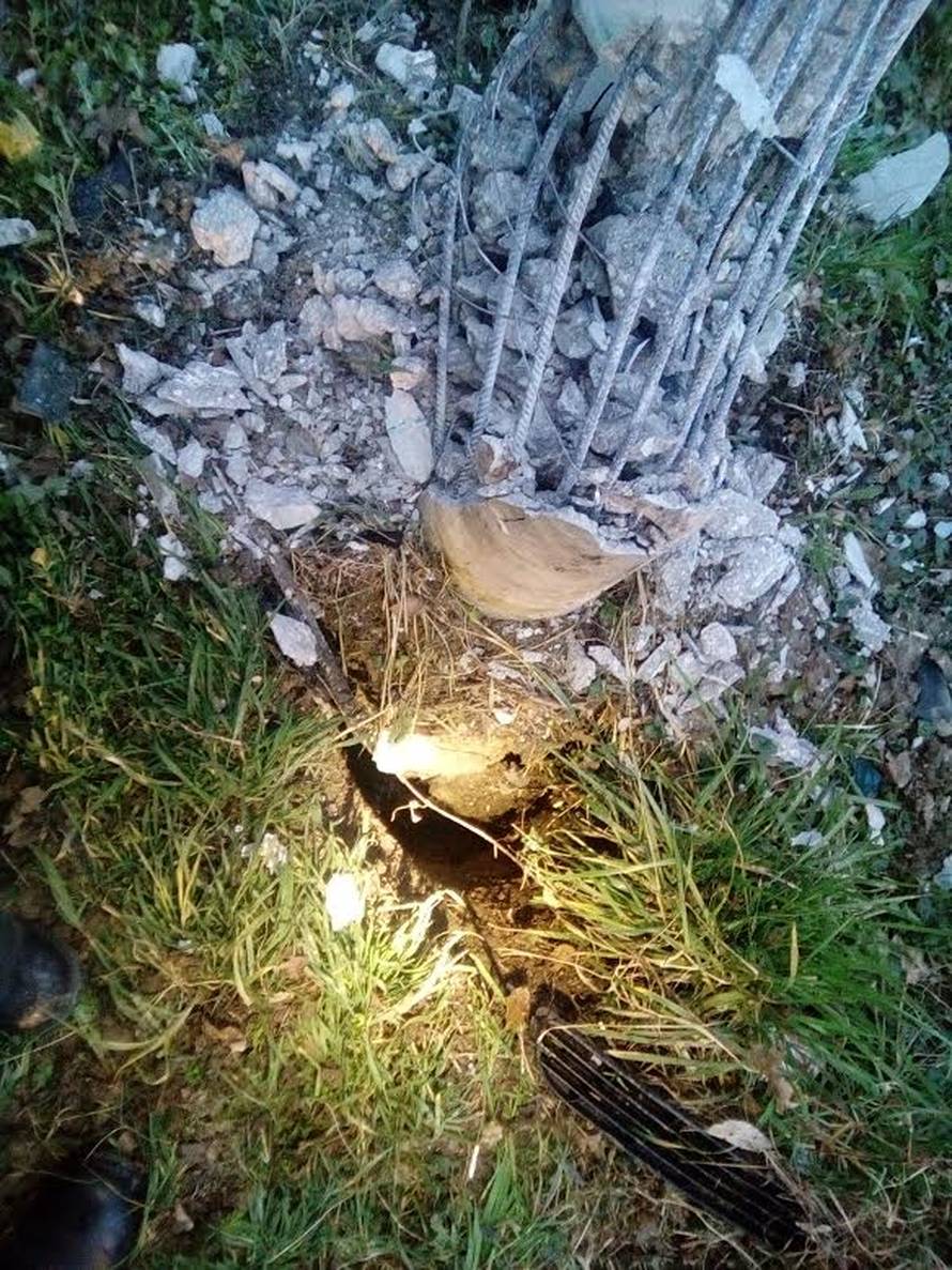 Autom se zabio u stup, među petero ozlijeđenih troje djece