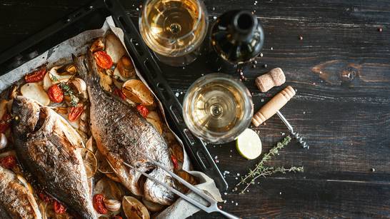 Pripremite ribu u vinu: Pripazite da ga u jelo ne dodate prekasno