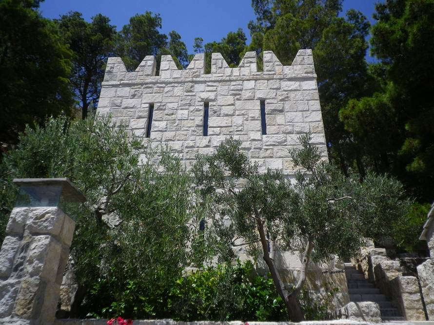 FOTO Gotovo rušenje bespravne gradnje u Vruji: Nestali jacuzzi i lukobran, ovako to sada izgleda