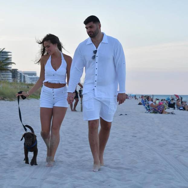 FOTO Ovo je ljepotica koja je osvojila srce Filipa Hrgovića. Od početka stoji uz 'El Animala'...