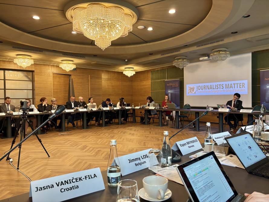 Vaniček-Fila upozorava: 'Lažne AI naslovnice prijetnja su novinarima i demokraciji'