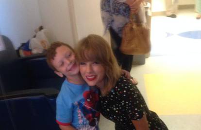 Taylor Swift posjetila bolesnog dječaka: Pjevali su i igrali se...