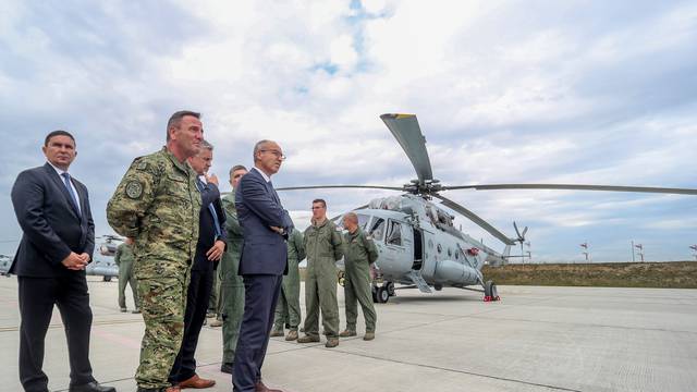 U vojarni âPukovnik Marko Å½ivkoviÄâ odrÅ¾an promotivni let u sklopu prezentacije remonta helikoptera Mi-171 Sh