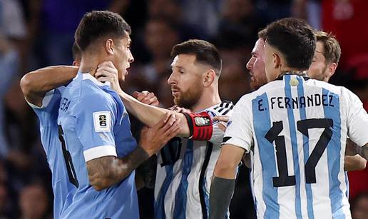 VIDEO Nervozni Messi hvatao je Urugvajca za vrat, Argentina izgubila prvi put od Mundijala