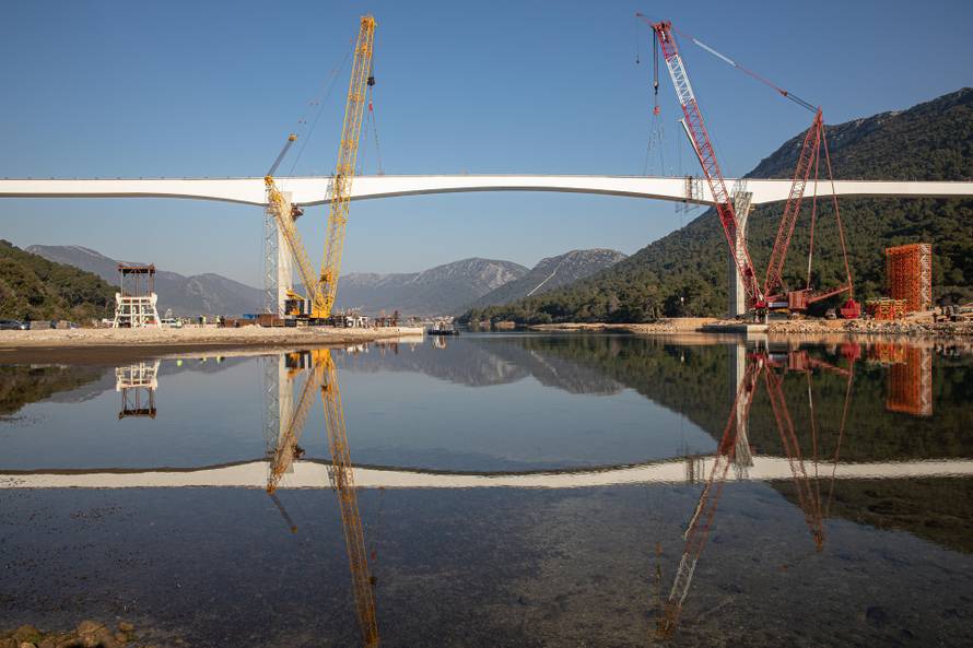 Uspješno postavljen posljednji segment mosta Ston u Brocama