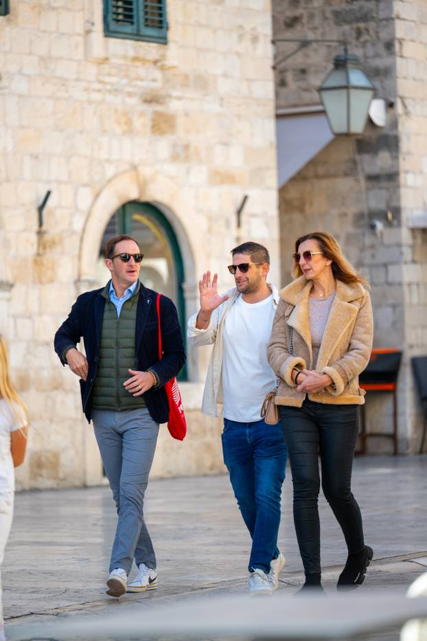 Dubrovnik: Sunčan i topao jesenji dan u gradu