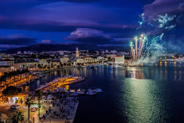 Split: Vatromet povodom proslave Dana državnosti