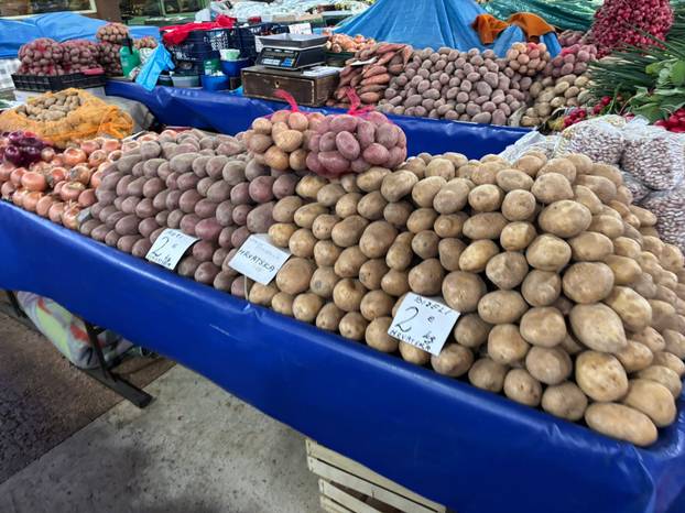 Bili smo na tržnici u Utrini: Evo kakve su cijene uoči Uskrsa!