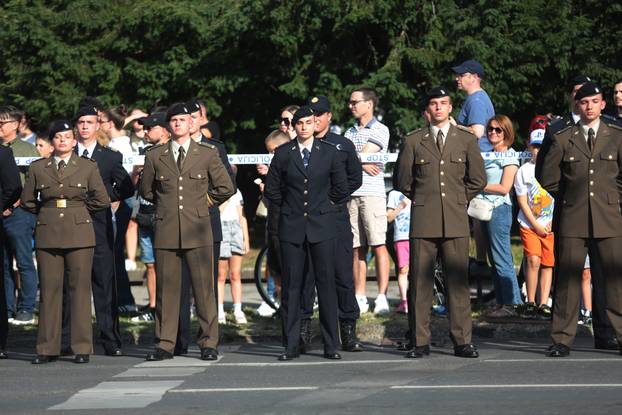 Zagreb: Svečani vojni mimohod u povodu 30 godina VRO Oluja