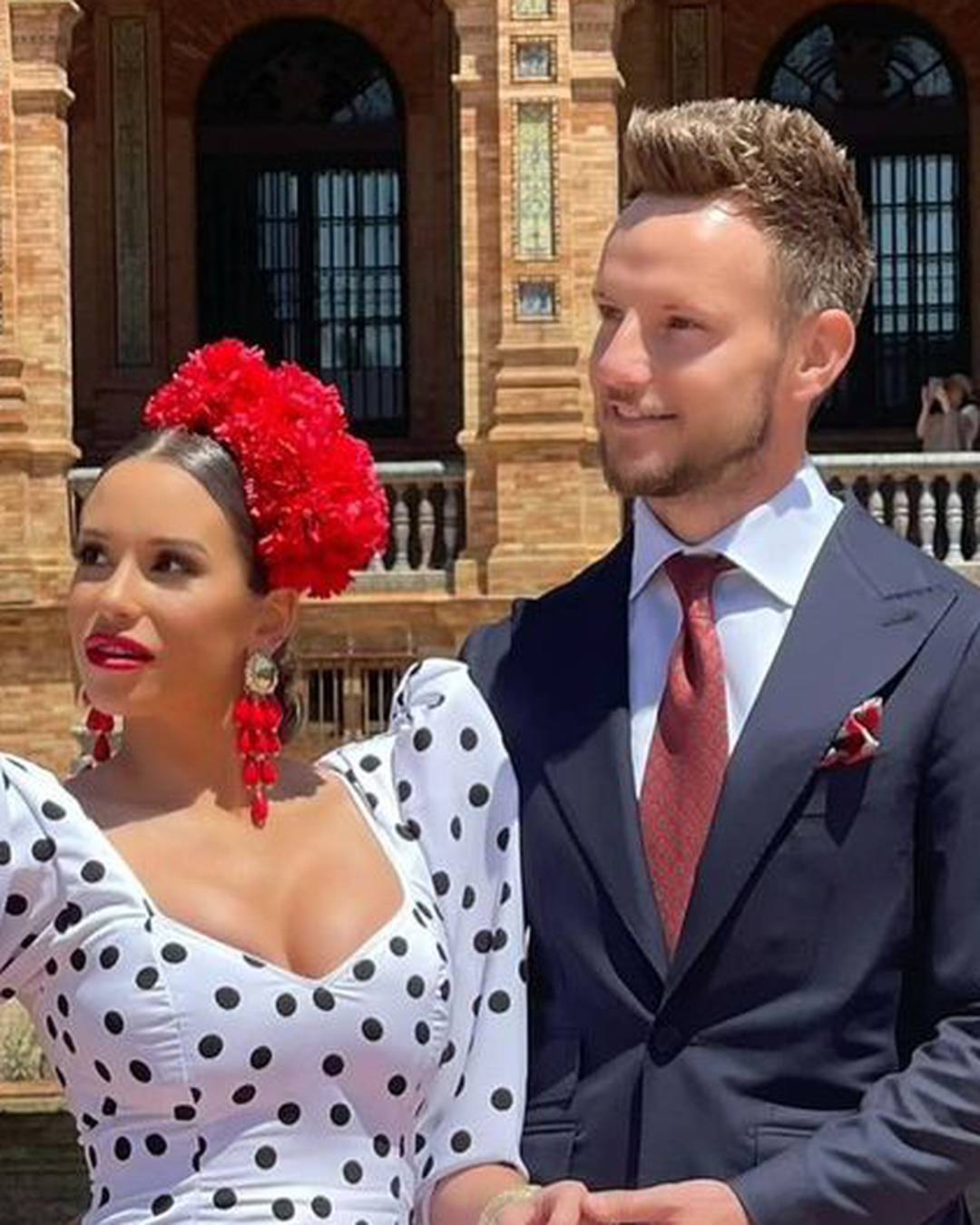 Rakitić i Raquel su ‘atrakcija’ u kočiji na festivalu u Sevilli