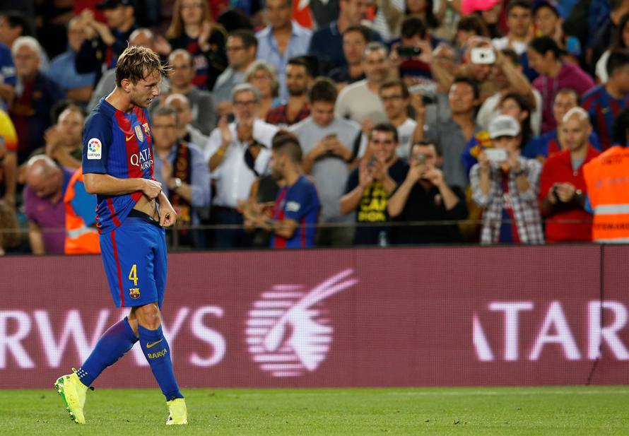 Football Soccer - Barcelona v Atletico Madrid - Spanish La Liga Santander - Camp Nou stadium