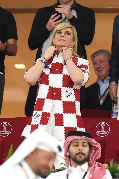 KATAR 2022 - Kolinda Grabar Kitarovic u Louis Vitton košulji sa šahovnicom na utakmici Brazila i Švicarske 