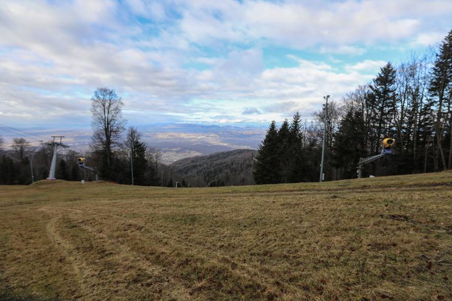 U prvim danima sije?nja zagreba?ko Sljeme bez hladne zime i pravog snijega