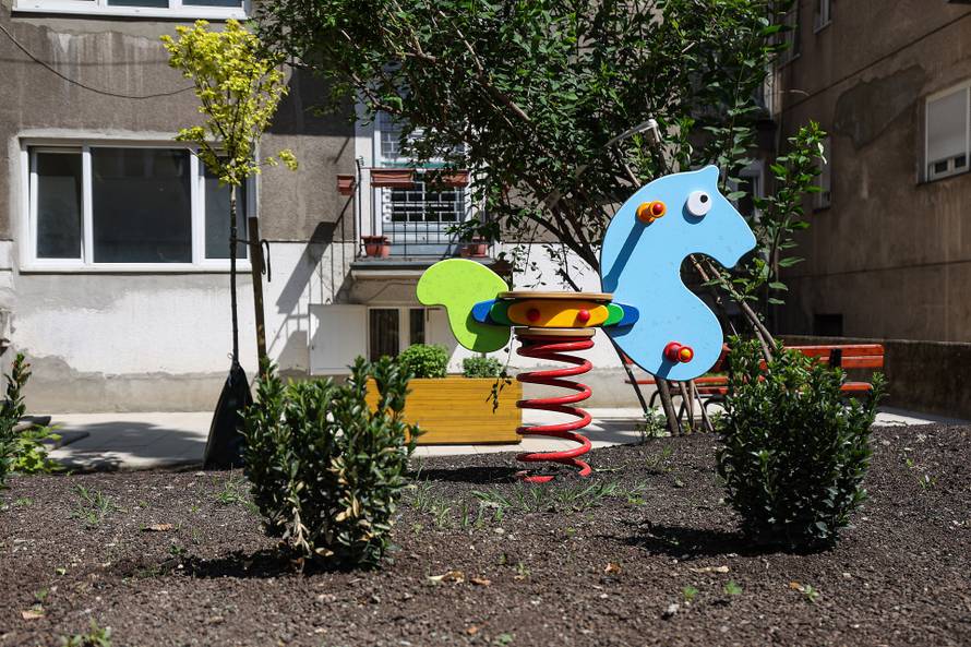 Tomislav Tomašević i zamjenici predstavili uređeno dvorište u okviru pilot projekta Zelena dvorišta