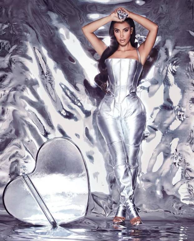 'Gole haljine', obline i bizarne kombinacije: Evo kakvim nas fotkama Kim godinama časti