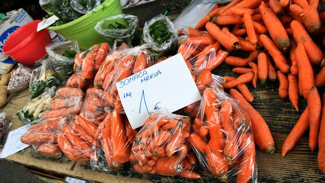 Bjelovar: Cijene povrća na tržnici