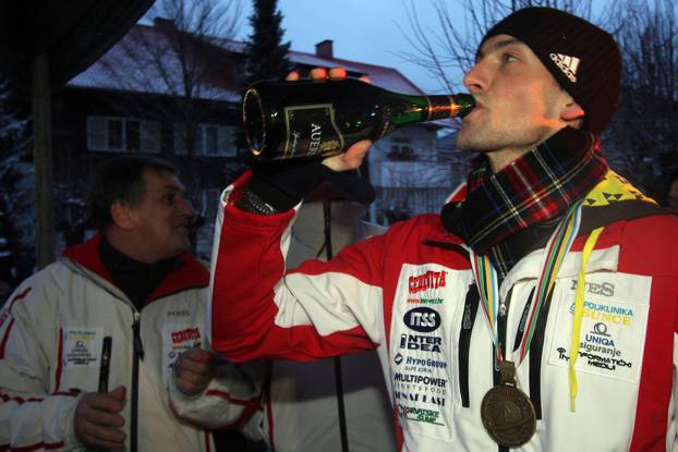 ARHIVA - 2009. Mrkopalj: Do?ek Jakova Faka, bron?anog biatlonca