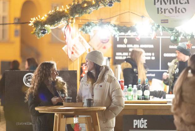 Osijek: Otvorenje Adventa uz koncert Danijele Martinović