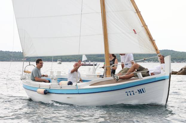 FOTO Čuvari stoljetne tradicije: Drveni brodovi utrkivali se na 'Regati za dušu i tilo' u Betini