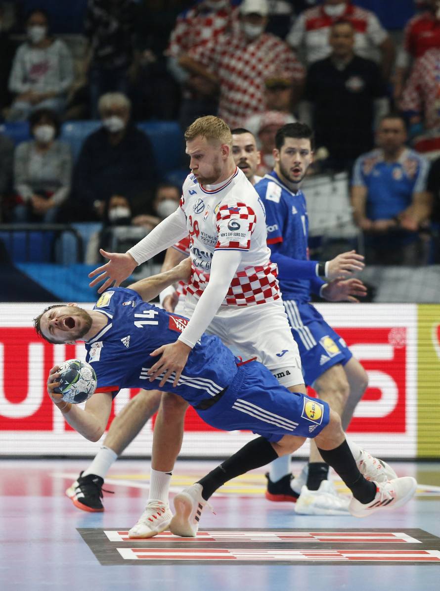 EHF 2022 Men's European Handball Championship - Group C - Croatia v France