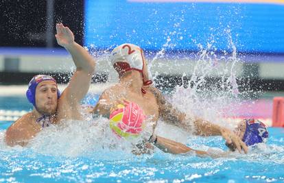 Bizaran gaf susjeda: Crnogorci s utakmice protiv Hrvatske trčali na avion!? A da su igrali finale?