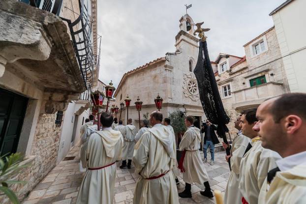 Završena procesija Za križen na Jelsi 