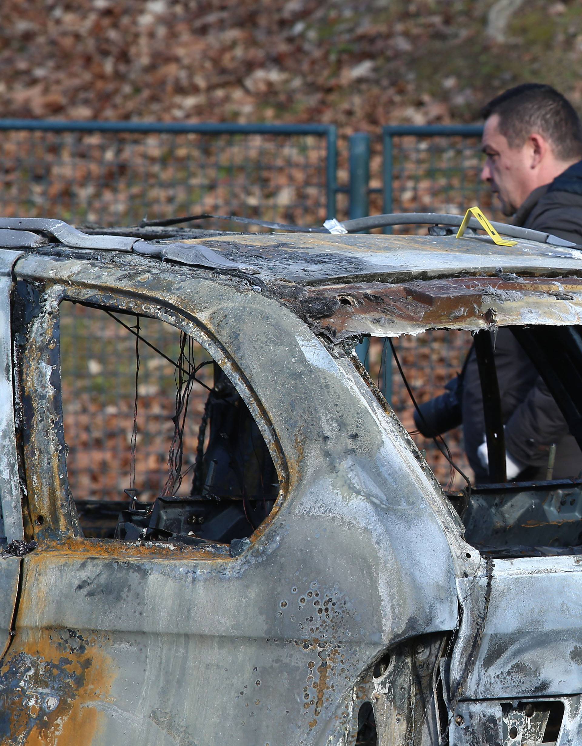 Zagreb: Na Svetom Duhu izgorio automobil