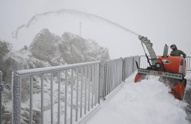 Snow and cold on Germany's highest summit