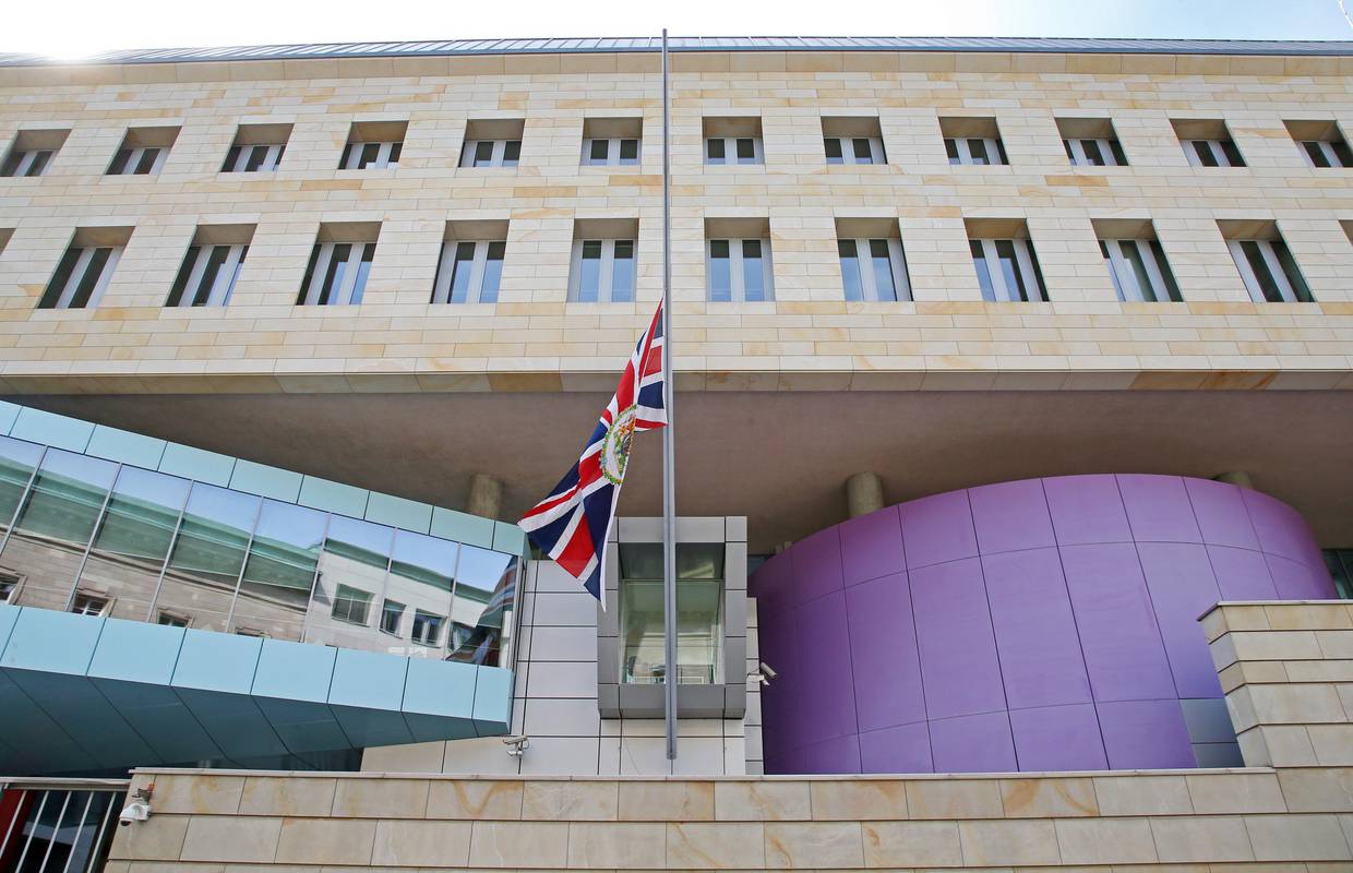 Zaštitar zaposlen u britanskom veleposlanstvu u Berlinu prenosio informacije Rusiji?