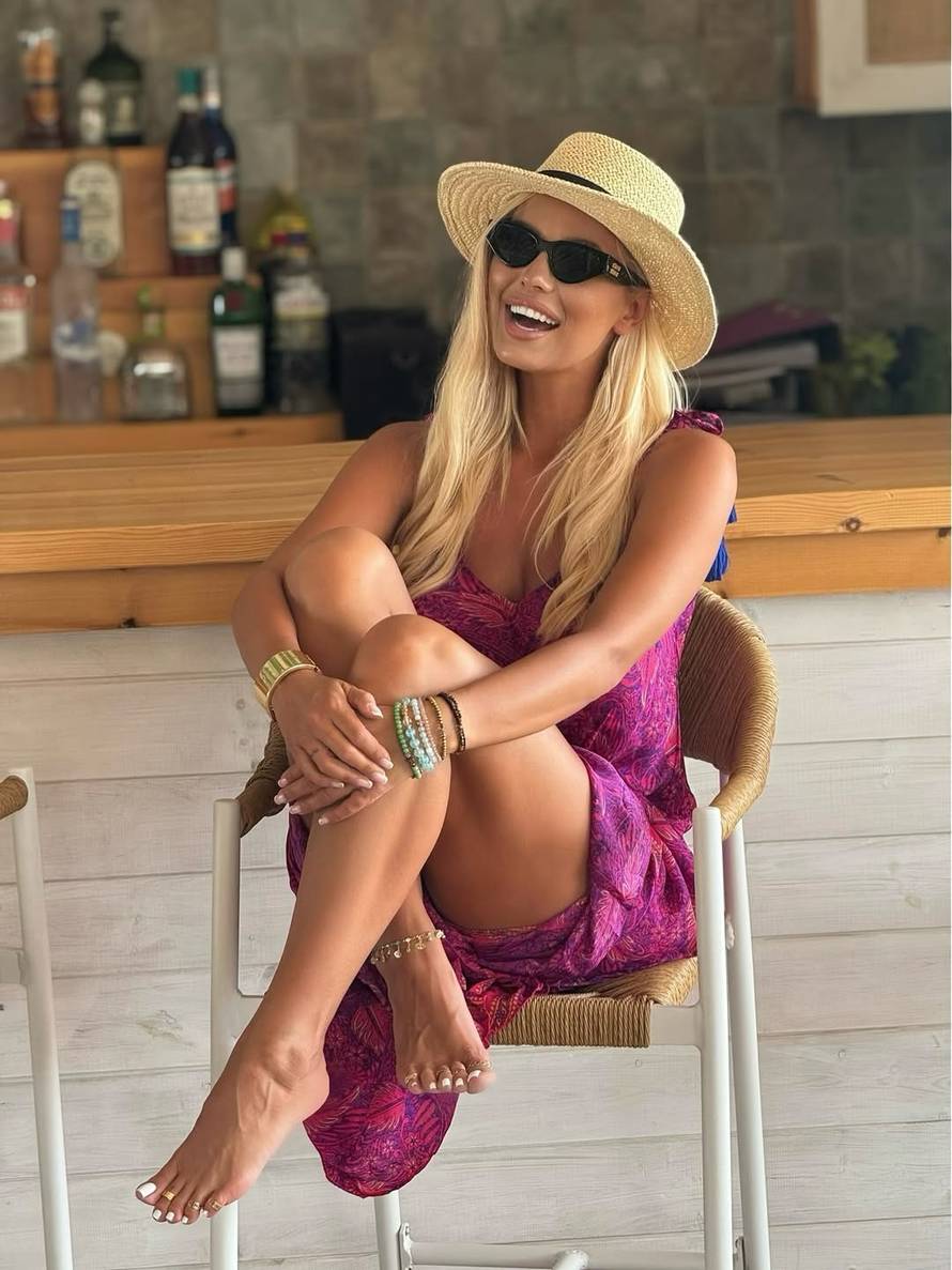 Srbija gori, a Dačićeva miljenica piše po internetu:  'Što ste, bre, vi? Komandanti? Zaigrali ste se'