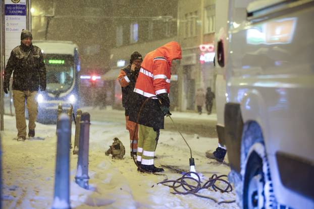Zagreb: Brenerom odmrzavali tračnice ne bi li uspostavili tramvajski promet