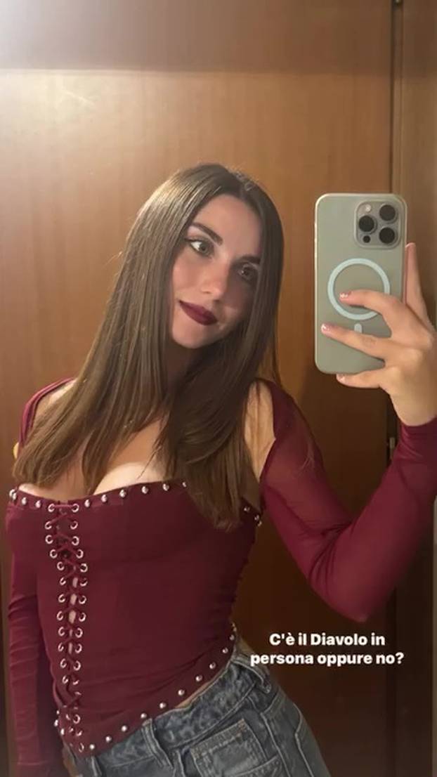 FOTO Zbog nje bi svi u zaleđe. Tange i zastavica su joj rekviziti