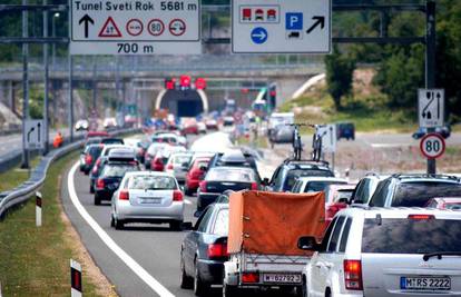 Dvoje ozlijeđenih u lakšem sudaru u tunelu Sveti Rok