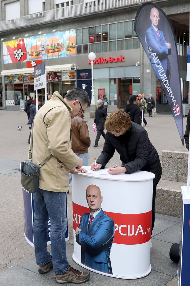 Zagreb: PoÄelo prikupljanje potpisa za listu Mislava KolakuÅ¡iÄa