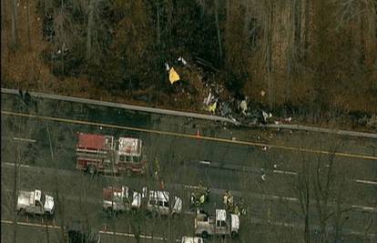 Avion pao na autocestu u New Jerseyu, poginulo petero ljudi