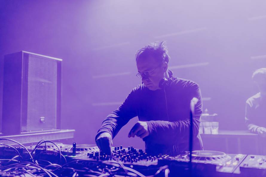 Noć koja mijenja pravila: Sirovu energiju ovog petka u Peti Kupe donosi Planet srijeda