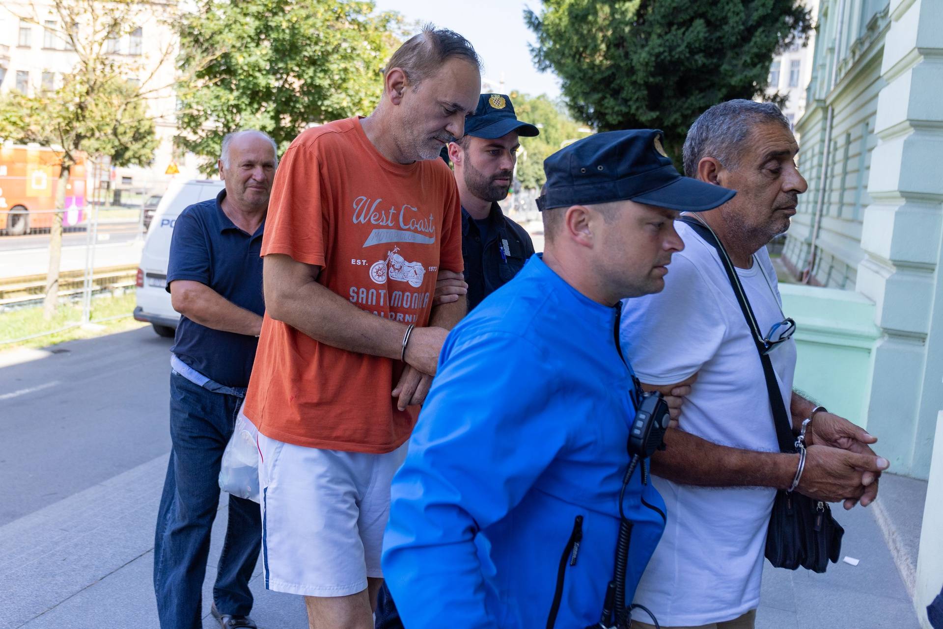 Osijek: Privođenje petorice uhićenih za ratni zločin sucu istrage na Županijskom sudu