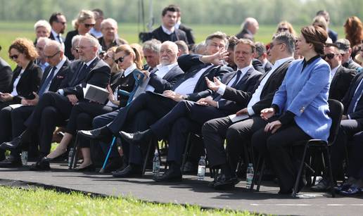 FOTO Rame uz rame Plenković i Milanović: Rukovali su se, a svi komentiraju jednu fotografiju...