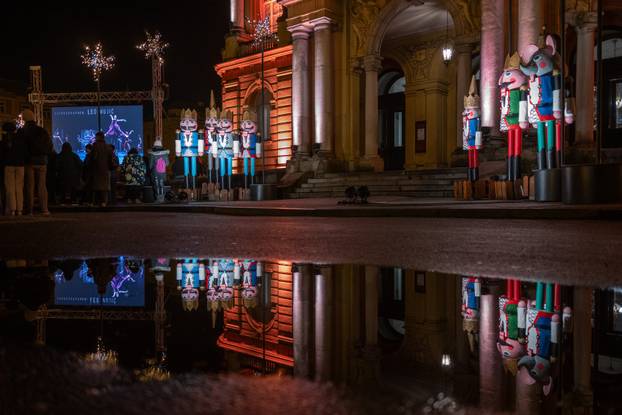 Zagreb: Prijenos baletne bajke Orašar ispred HNK